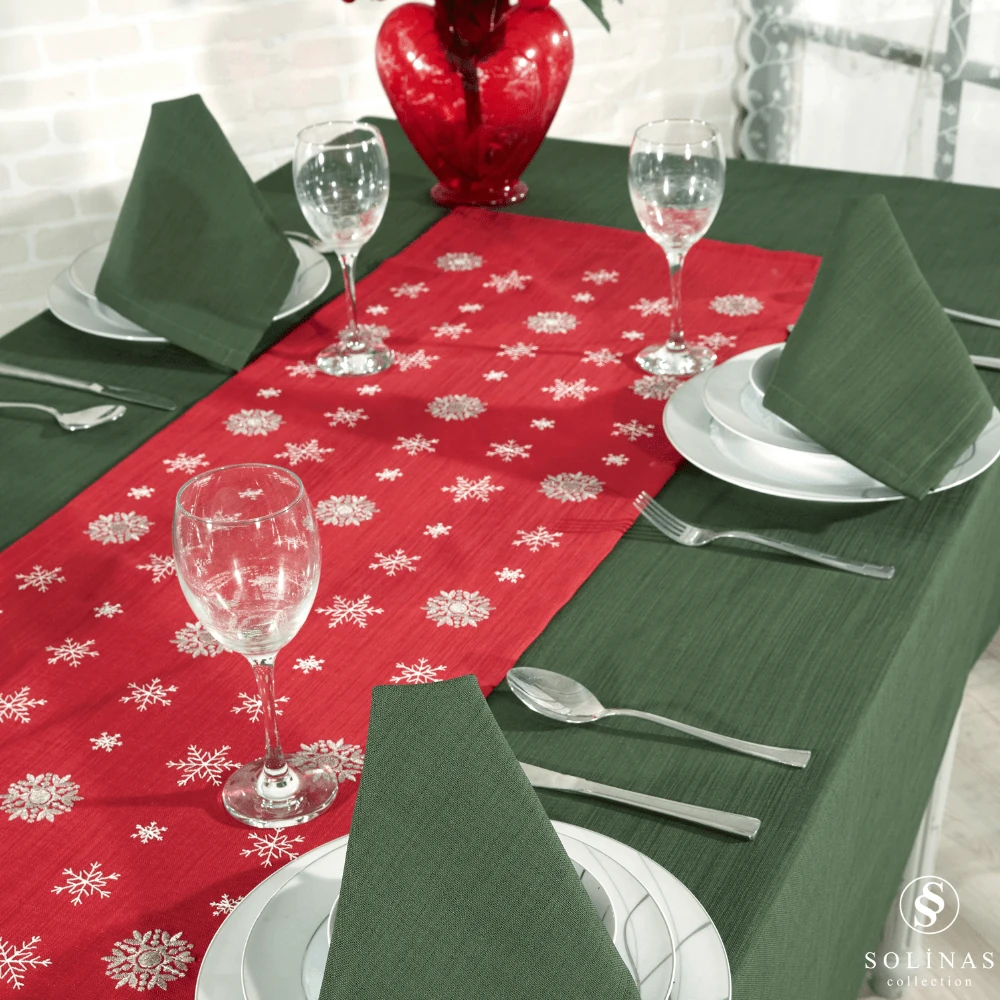Solinas Collection Mila Gardenya Kumaş 14 Parça Yeşil Masa Örtüsü Nakışlı Runner ve Kırmızı Peçete