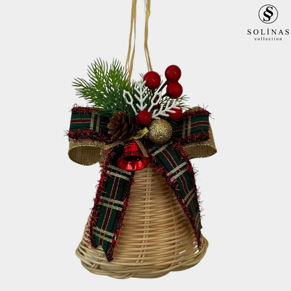 Solinas Collection El Yapımı Rattan Kırmızı Çan Dekor Yeşil Kurdeleli Yeni Yıl Kapı Süsü – Hediyelik