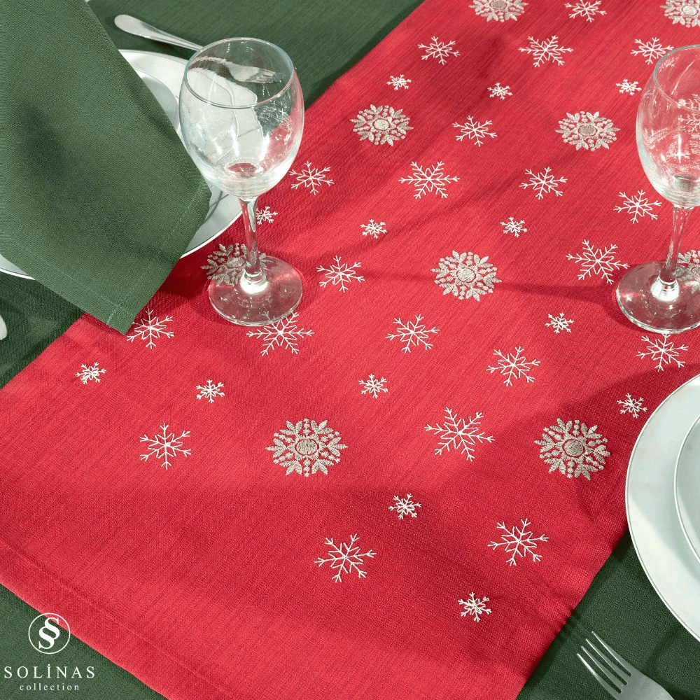 Solinas Collection Mila Gardenya Kumaş 14 Parça Yeşil Masa Örtüsü Nakışlı Runner ve Kırmızı Peçete