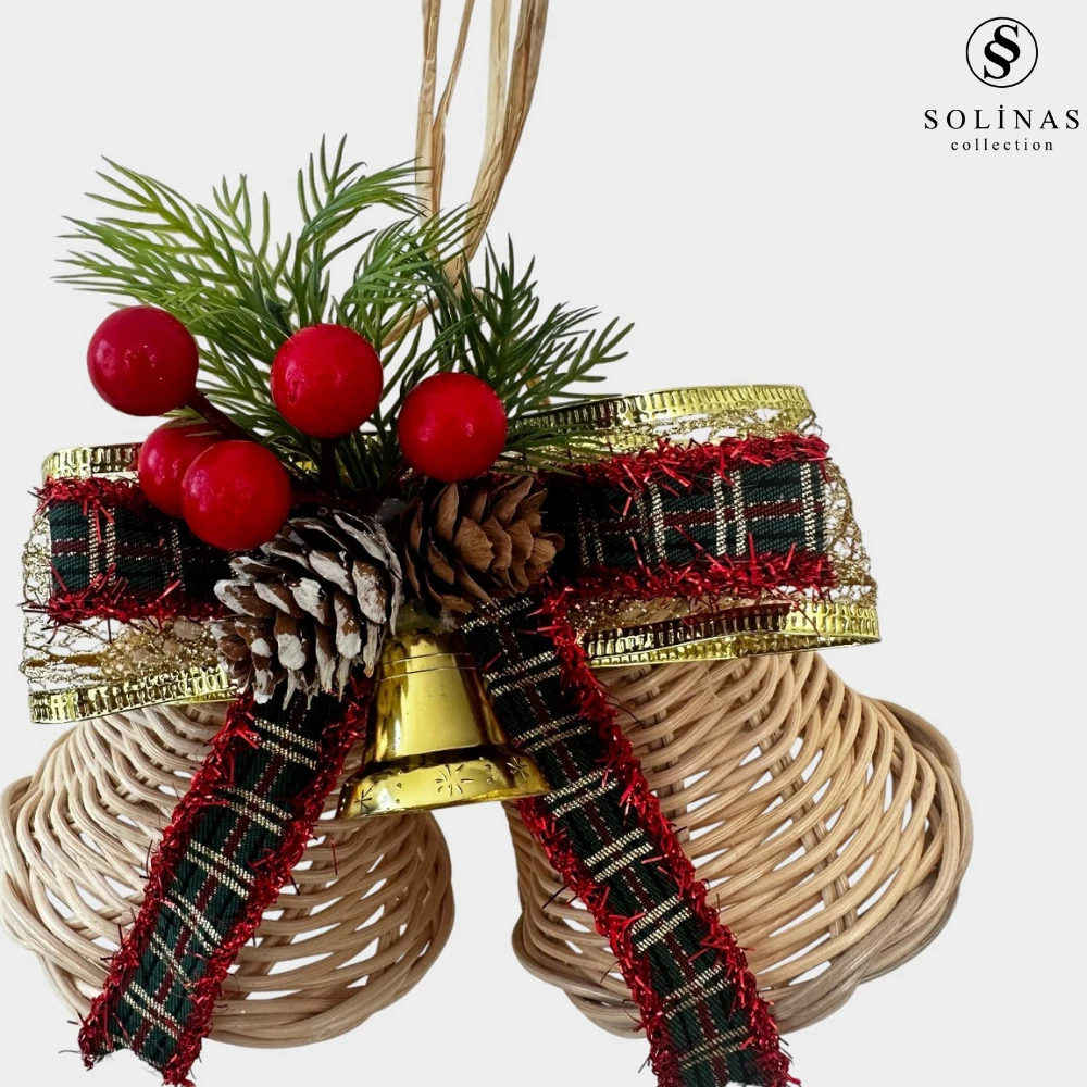 Solinas Collection El Yapımı Rattan Gold Çan Dekor Kırmızı Kurdeleli Yeni Yıl Kapı Süsü – Hediyelik