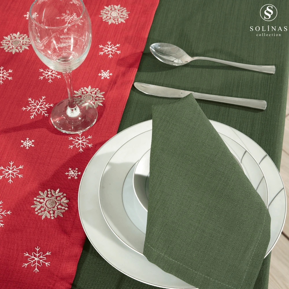 Solinas Collection Mila Gardenya Kumaş 14 Parça Yeşil Masa Örtüsü Nakışlı Runner ve Kırmızı Peçete