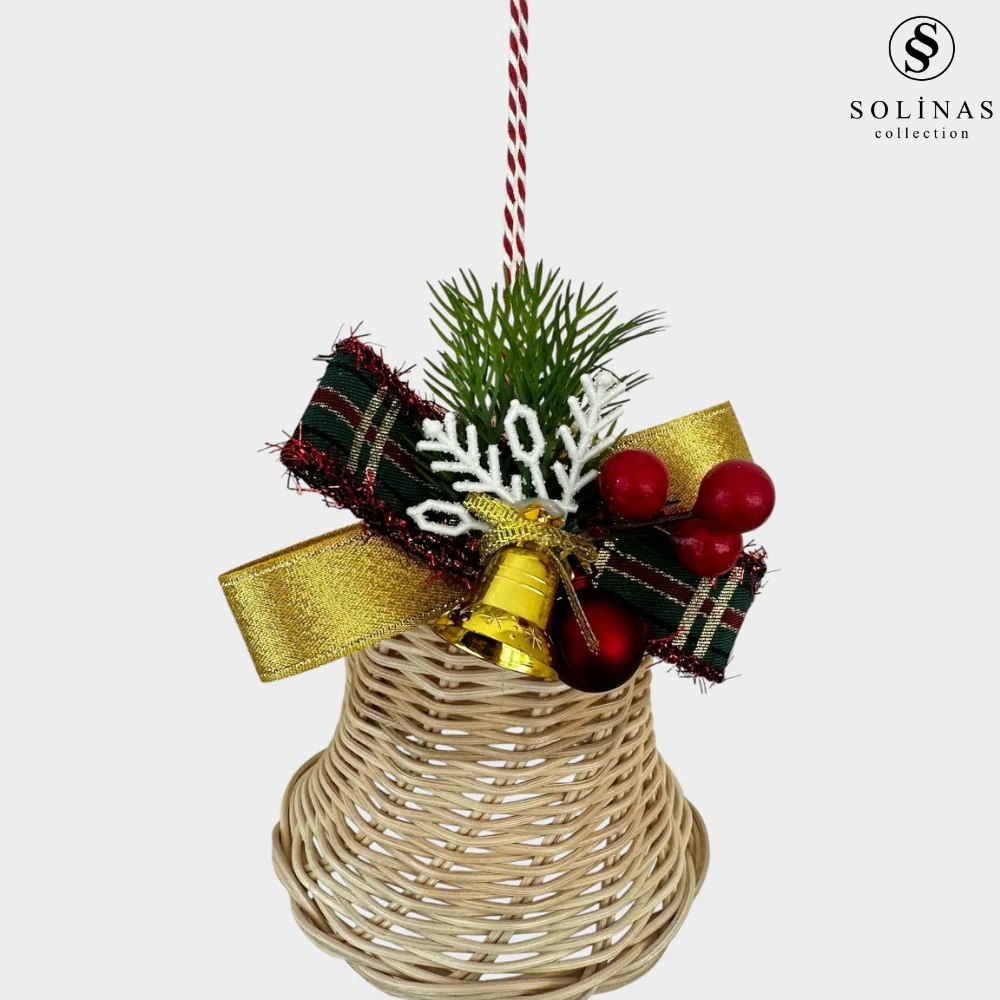 Solinas Collection El Yapımı Rattan Gold Çan Dekor Kırmızı Kurdeleli Yeni Yıl Kapı Süsü – Hediyelik