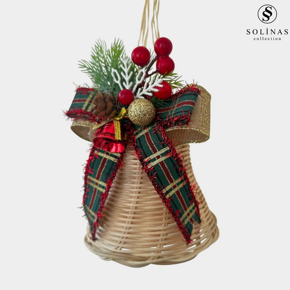 Solinas Collection El Yapımı Rattan Kırmızı Çan Dekor Yeşil Kurdeleli Yeni Yıl Kapı Süsü – Hediyelik