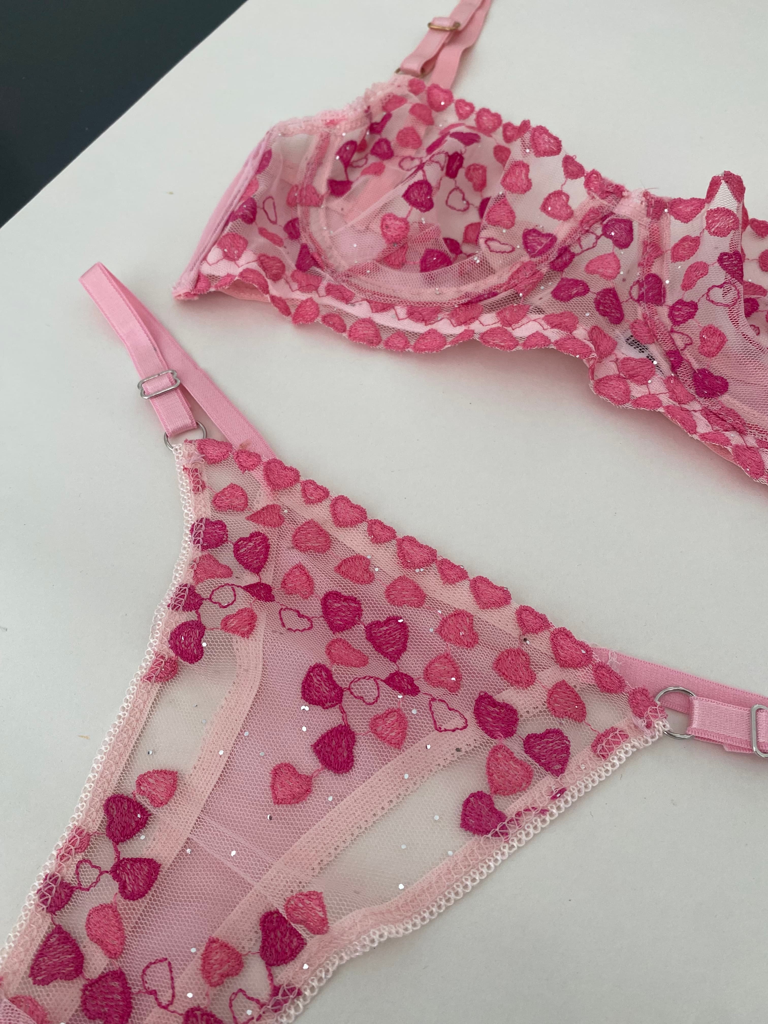 Dantelli Kalpli Balenli Sütyen Takımı Pembe
