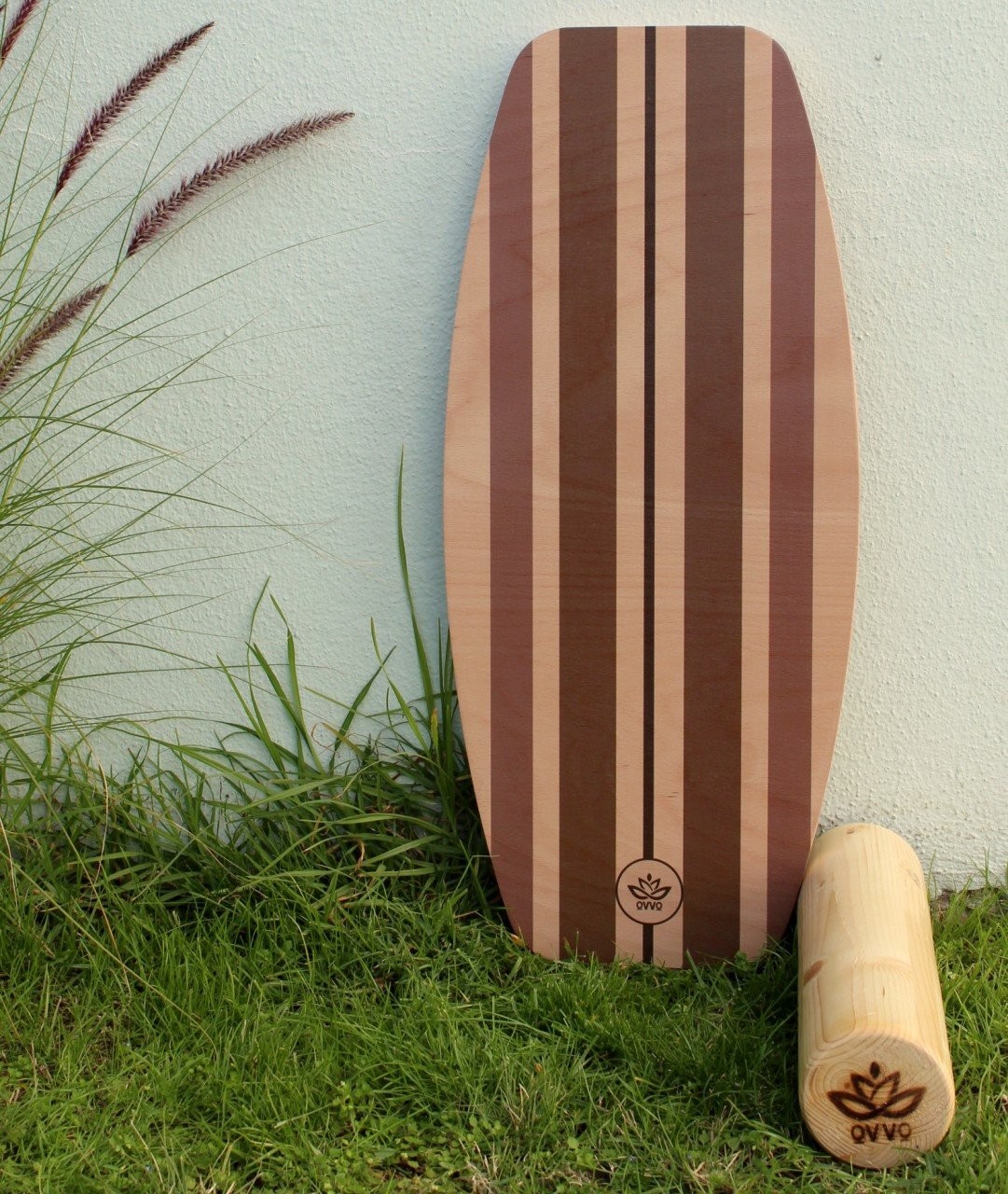 Planche d'équilibre Californienne | Planche d'équilibre à bascule avec rouleau | WoodNotion OVVO 