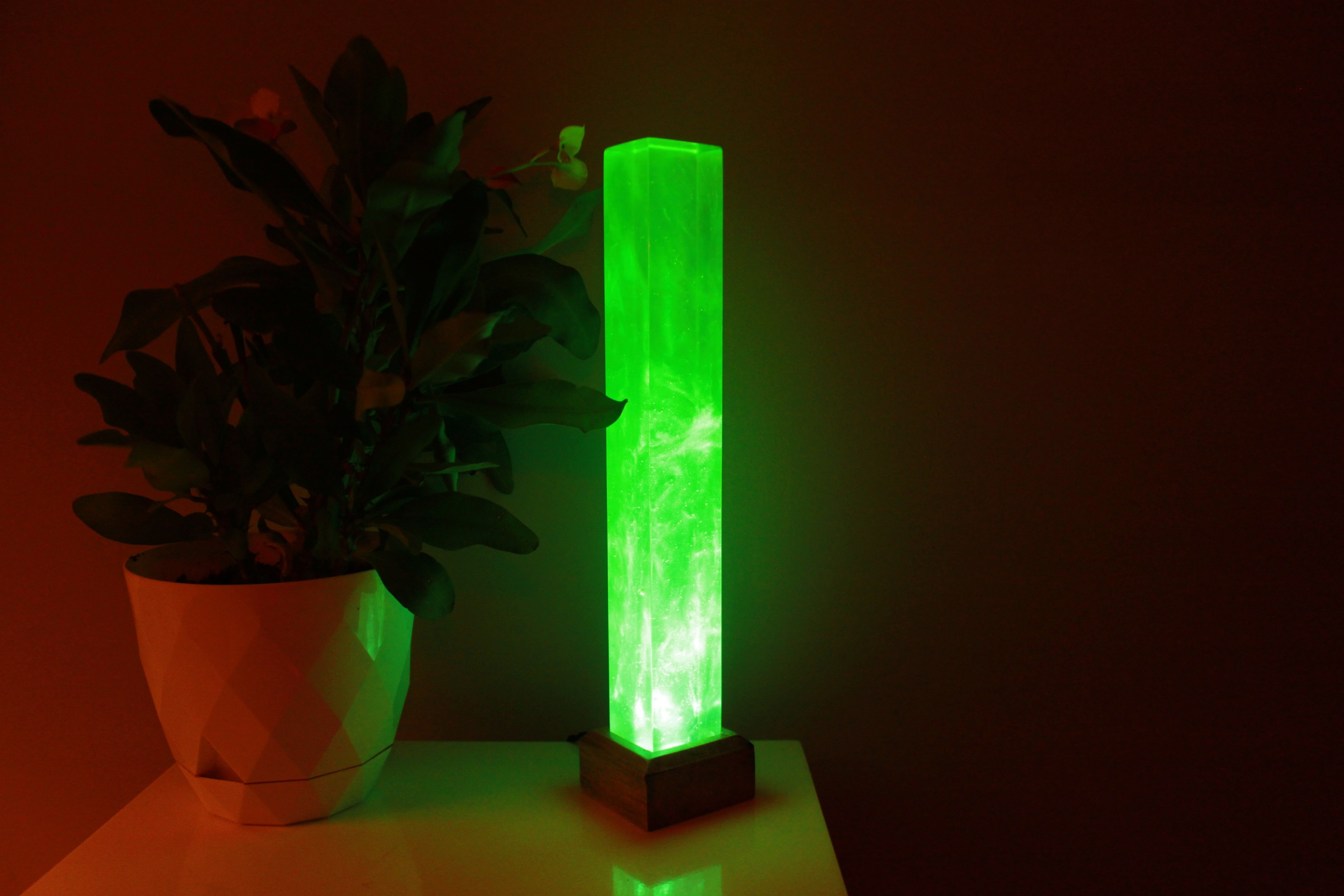 Lámpara de ambiente de resina epoxi sólida de color verde intenso