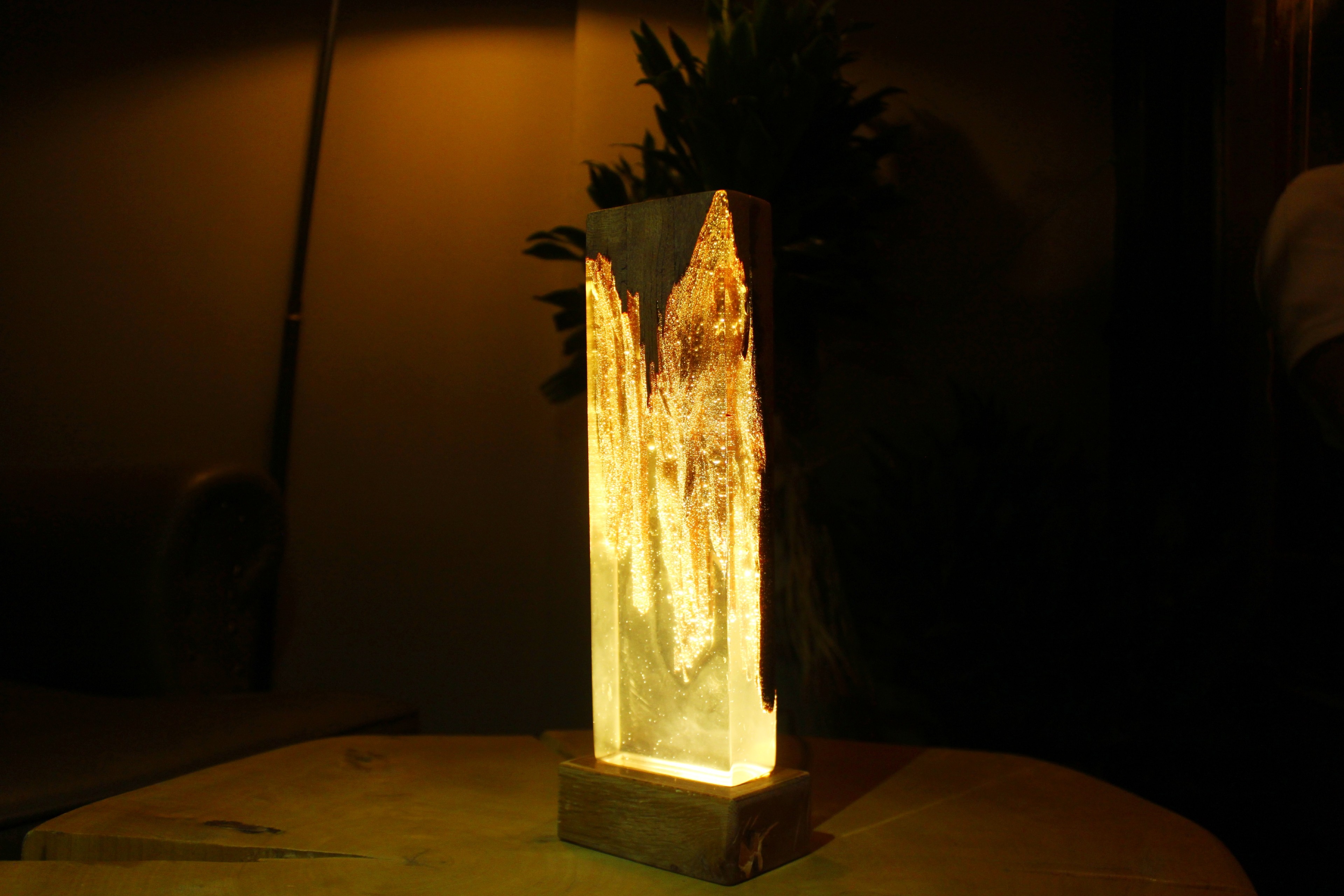 Fractured Mahogany Epoxy Resin Lamp | Wood and Resin Ambiance Nightlamp | Bedside Illumination Decor
