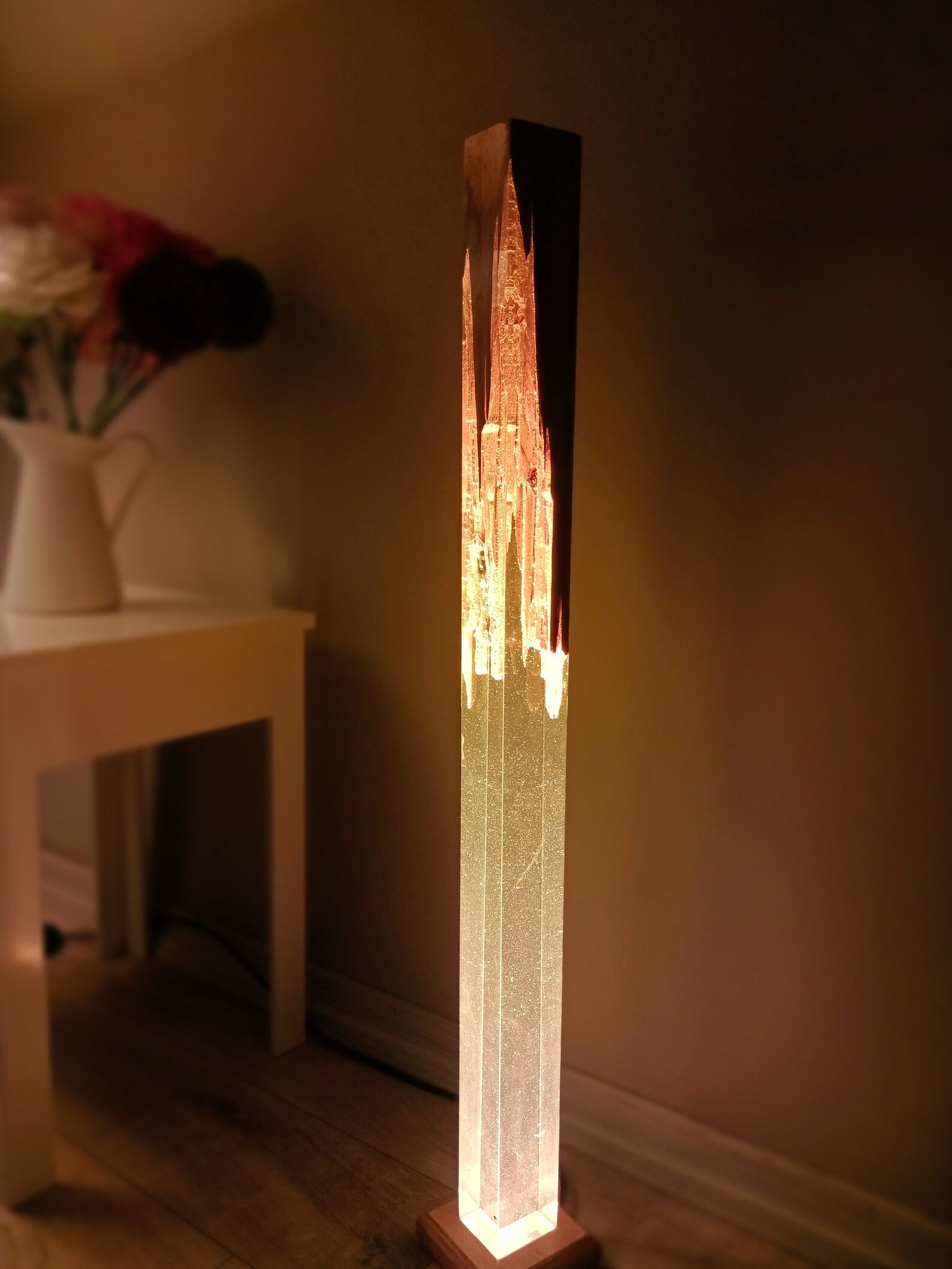 Lampe de sol en époxy et chêne monolithe | WoodNotion ENQO