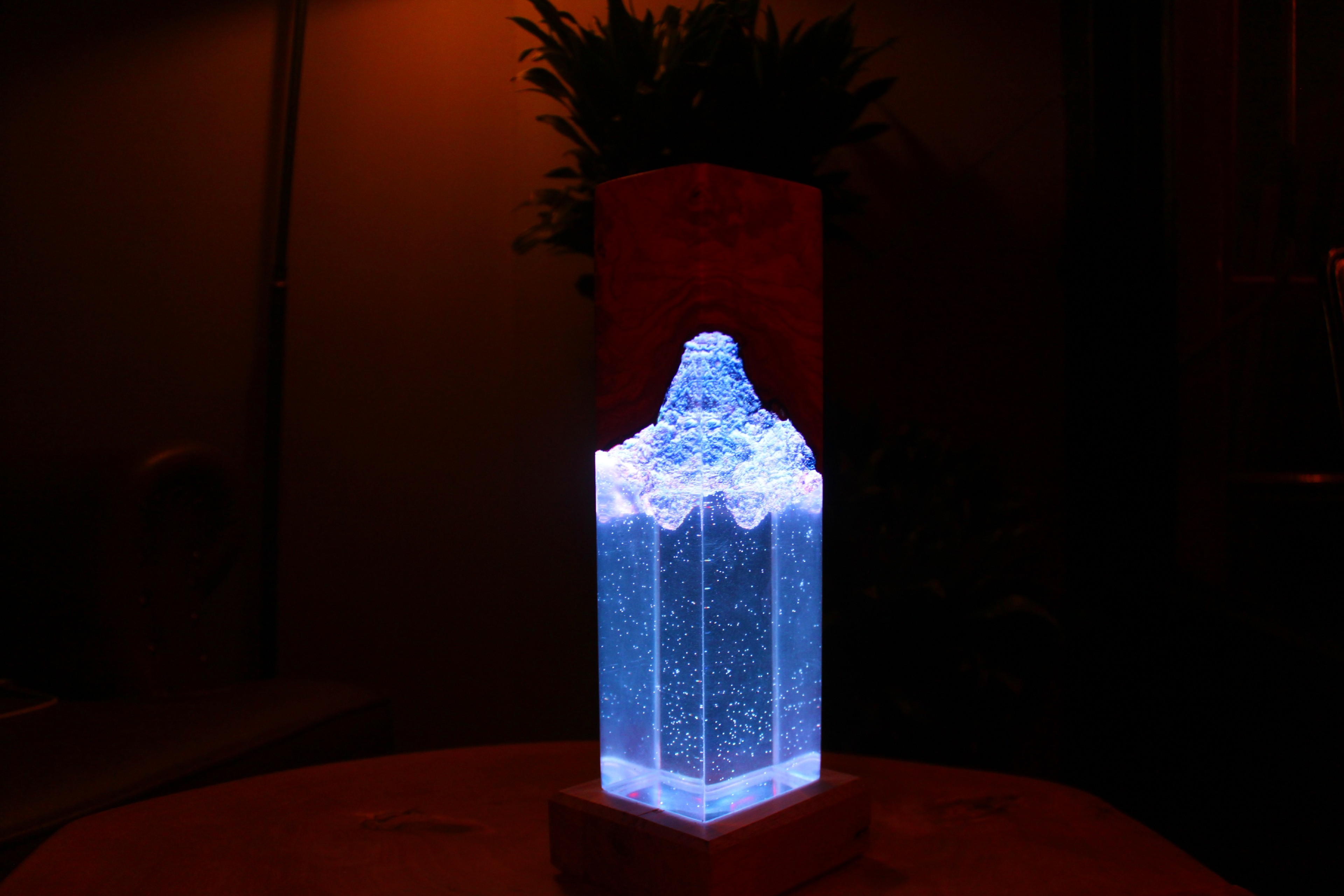 Lámpara de mesa de noche de resina epoxi de ambiente profundo | WoodNotion ENQORE 