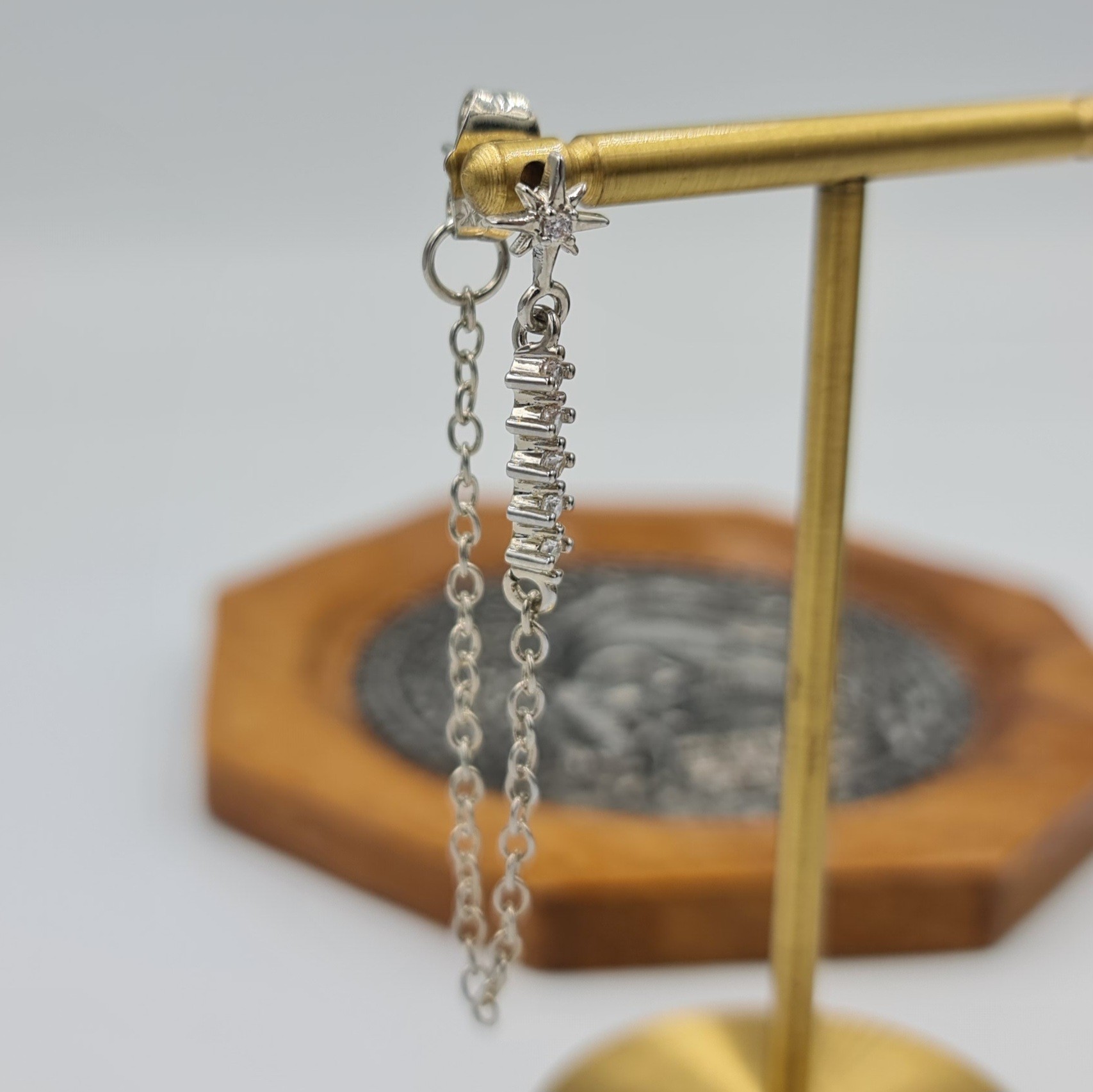 Gümüş Renk Xuping Üçlü Zincir Detaylı Zirkon Taşlı Şık Kadın Küpe Seti