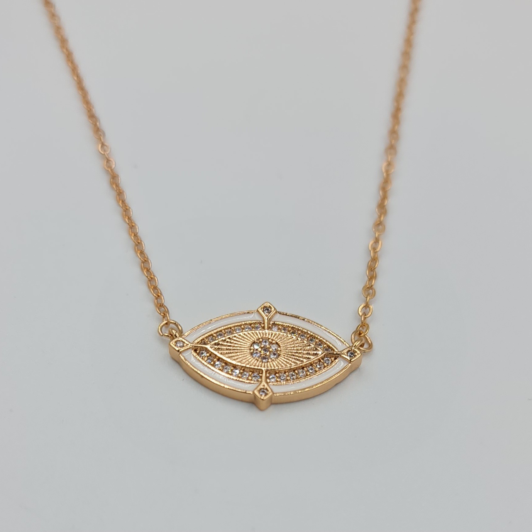 Beyaz Mineli Zirkon Taşlı Göz Detaylı Kolye – Rose Xuping, Kararmaz, Ayarlanabilir Zincir (42 + 5,5 cm)