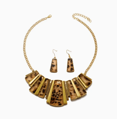 Leopar Desenli Gold Detaylı Şık Gösterişli Kadın Kolye Küpe Set