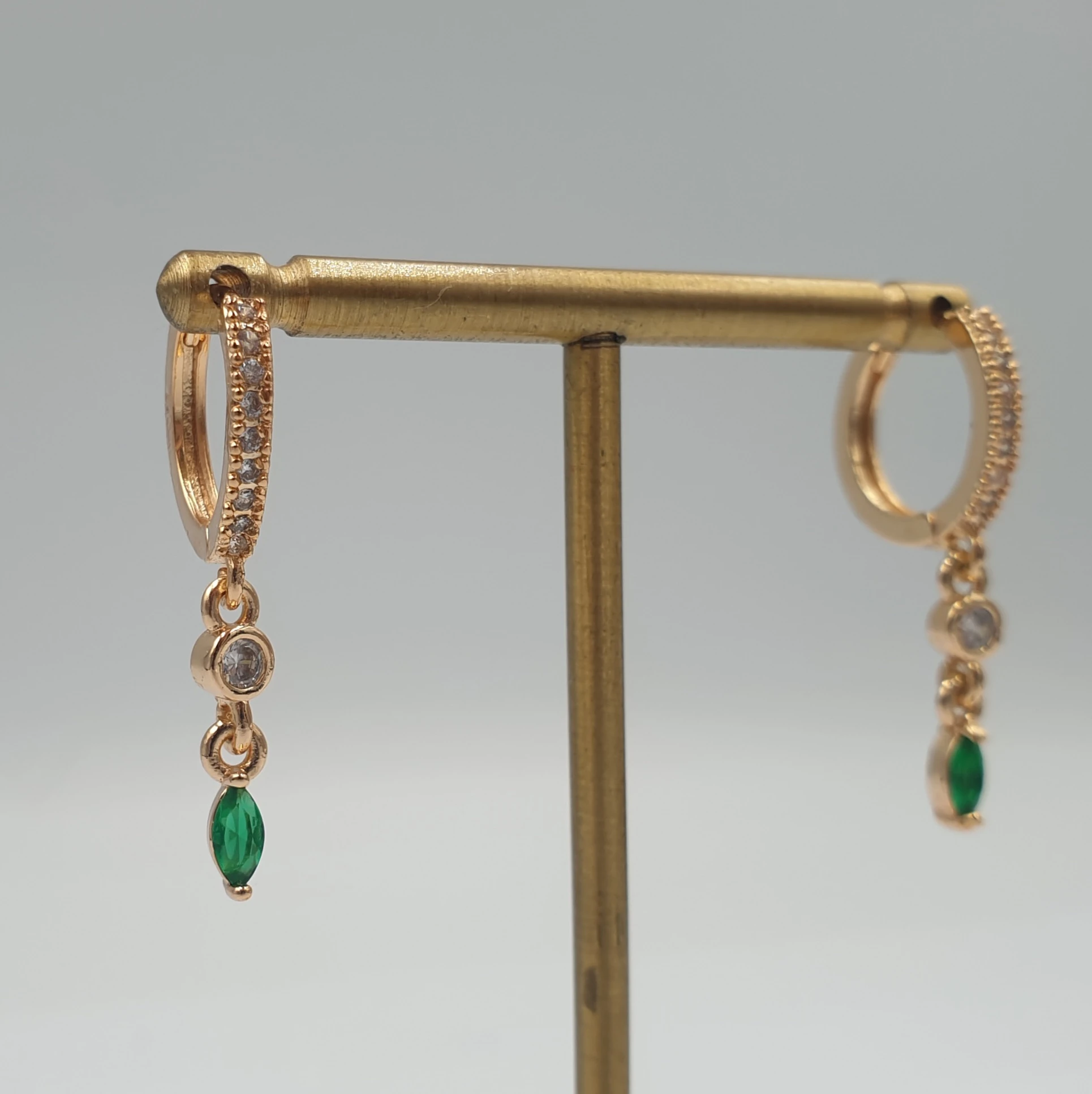 Xuping Yeşil Zirkon Taş Detaylı Sallantılı Xuping Küpe - Kararmaz (3 cm)