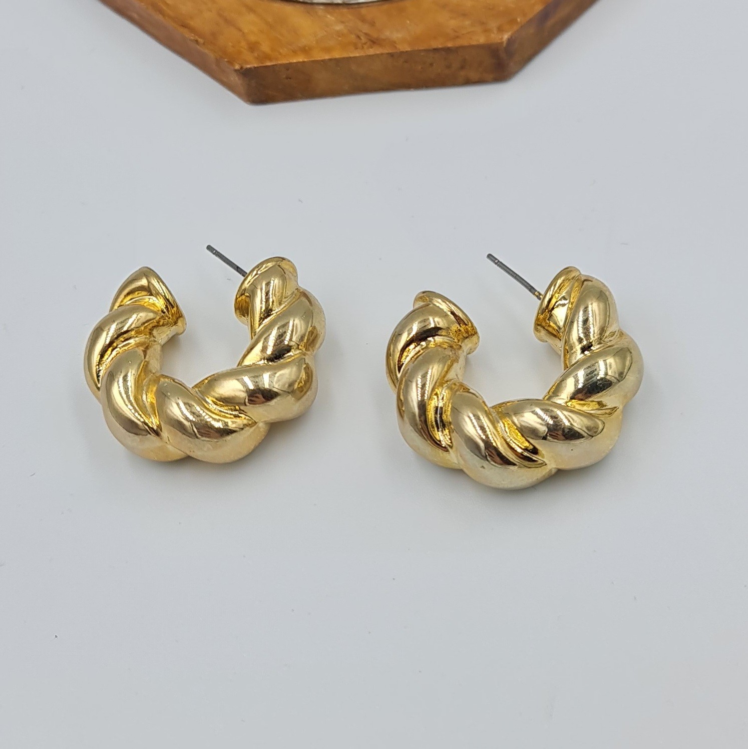 VIP Gold Sarmal Model Kalın Halka Küpe – Suya Dayanıklı