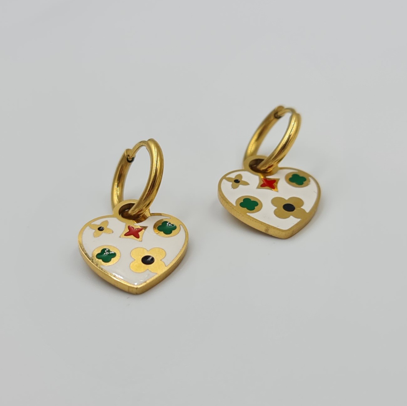 Renkli Mineli Kalp Figürlü Gold Halka Küpe – Çelik, 2.9 cm, Kararmaz, Sallantılı