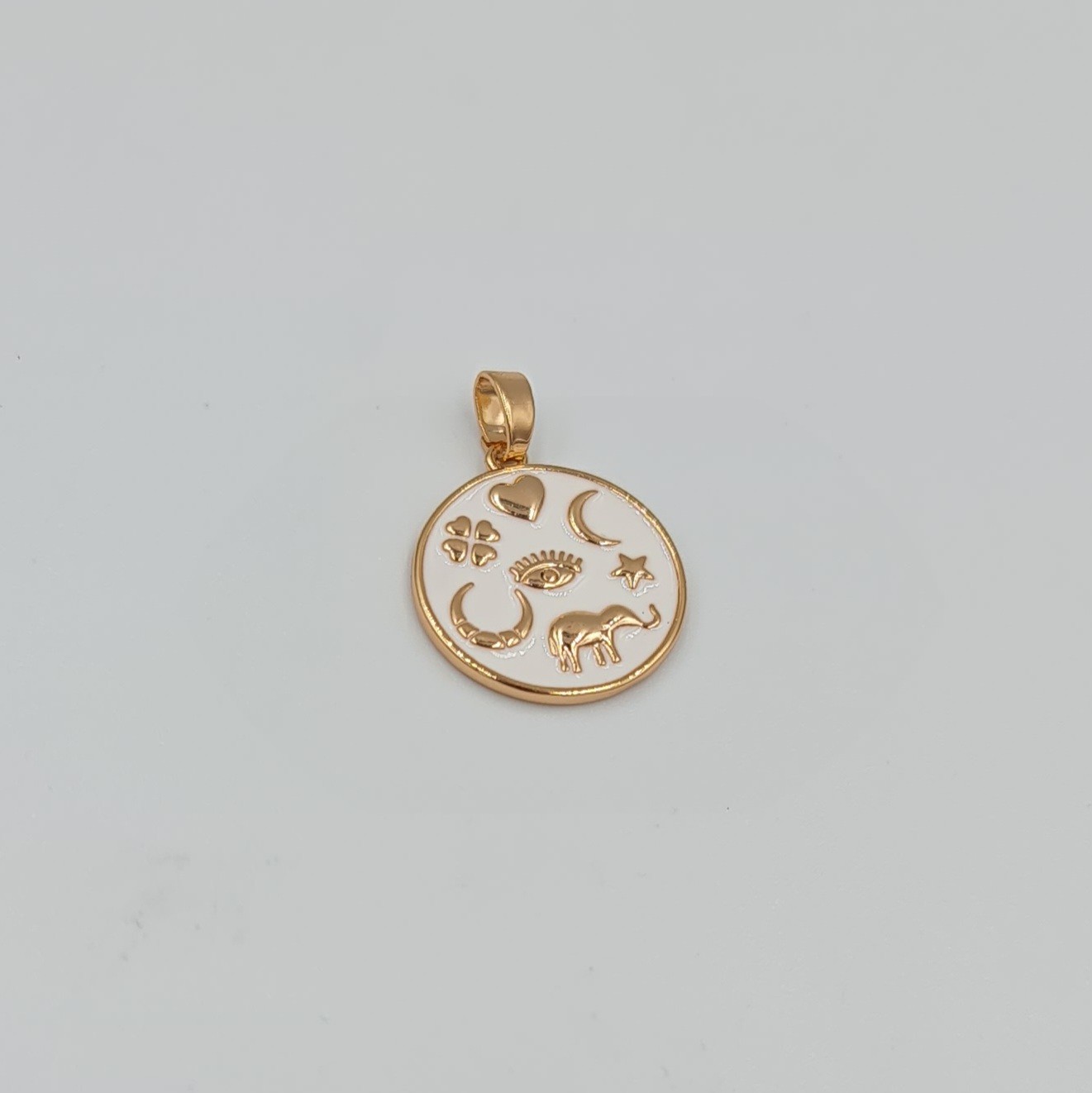 Beyaz Mineli Şans Sembollü Kolye Ucu – Xuping Rose , Kararmaz, 3 mm Halka (2,3 x 1,7 cm)