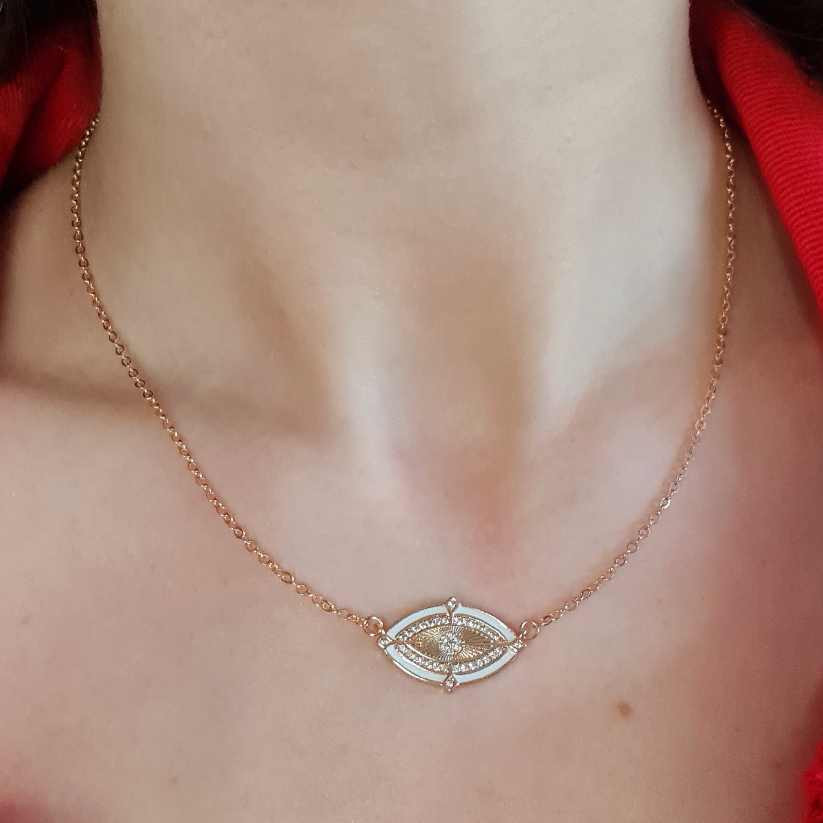 Beyaz Mineli Zirkon Taşlı Göz Detaylı Kolye – Rose Xuping, Kararmaz, Ayarlanabilir Zincir (42 + 5,5 cm)