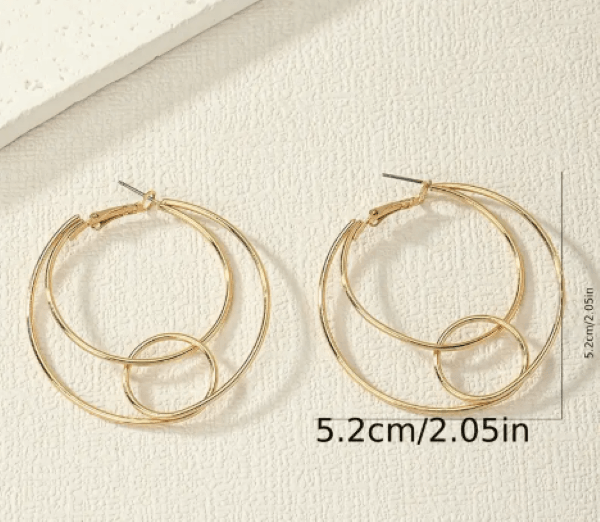 Kadın Gold Renk Üçlü Halka Küpe – 5.2 cm Modern Tasarım