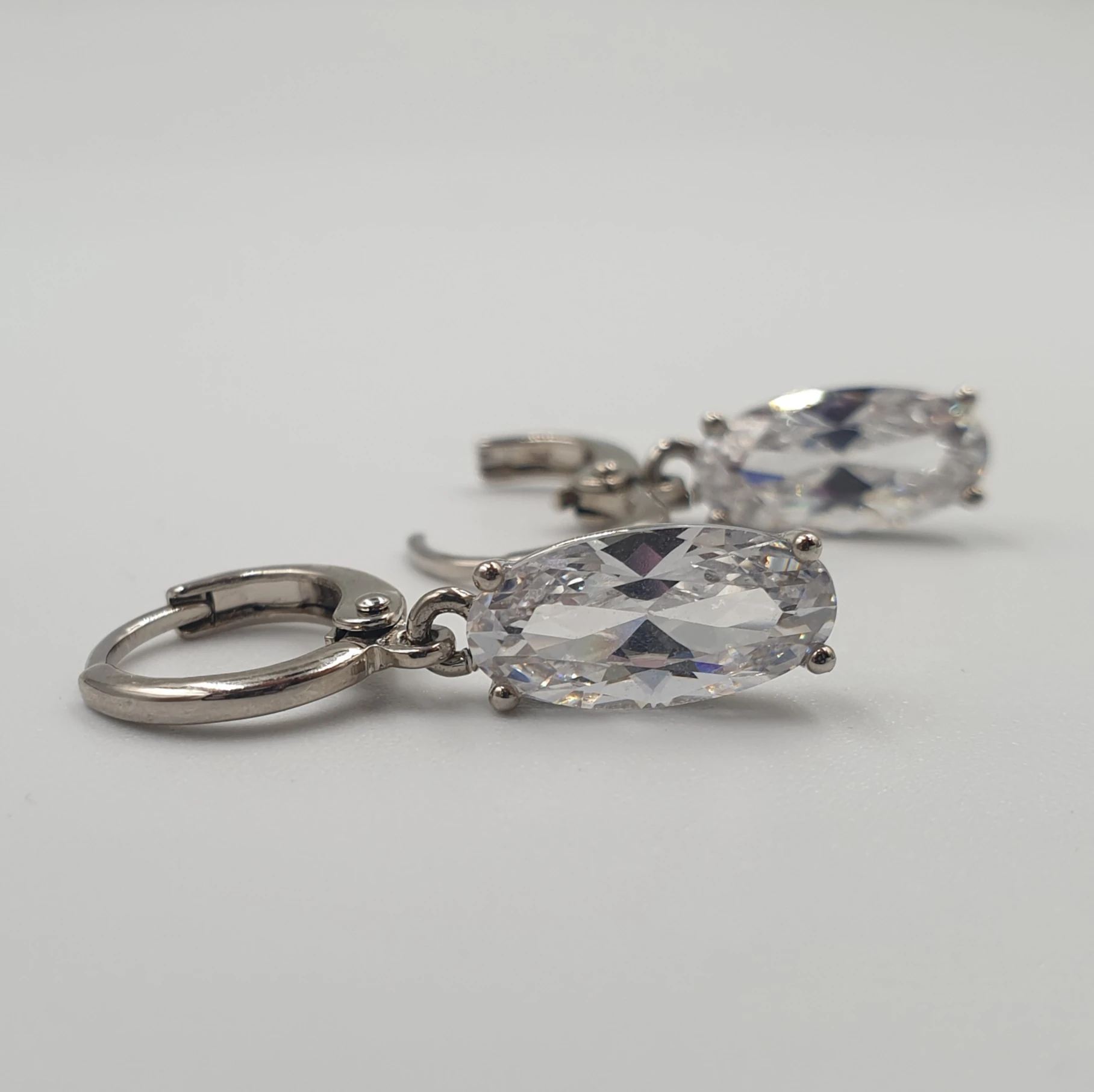 Gümüş Renk Oval Taşlı Sallantılı Xuping Klasik Halka Küpe- Kararmaz