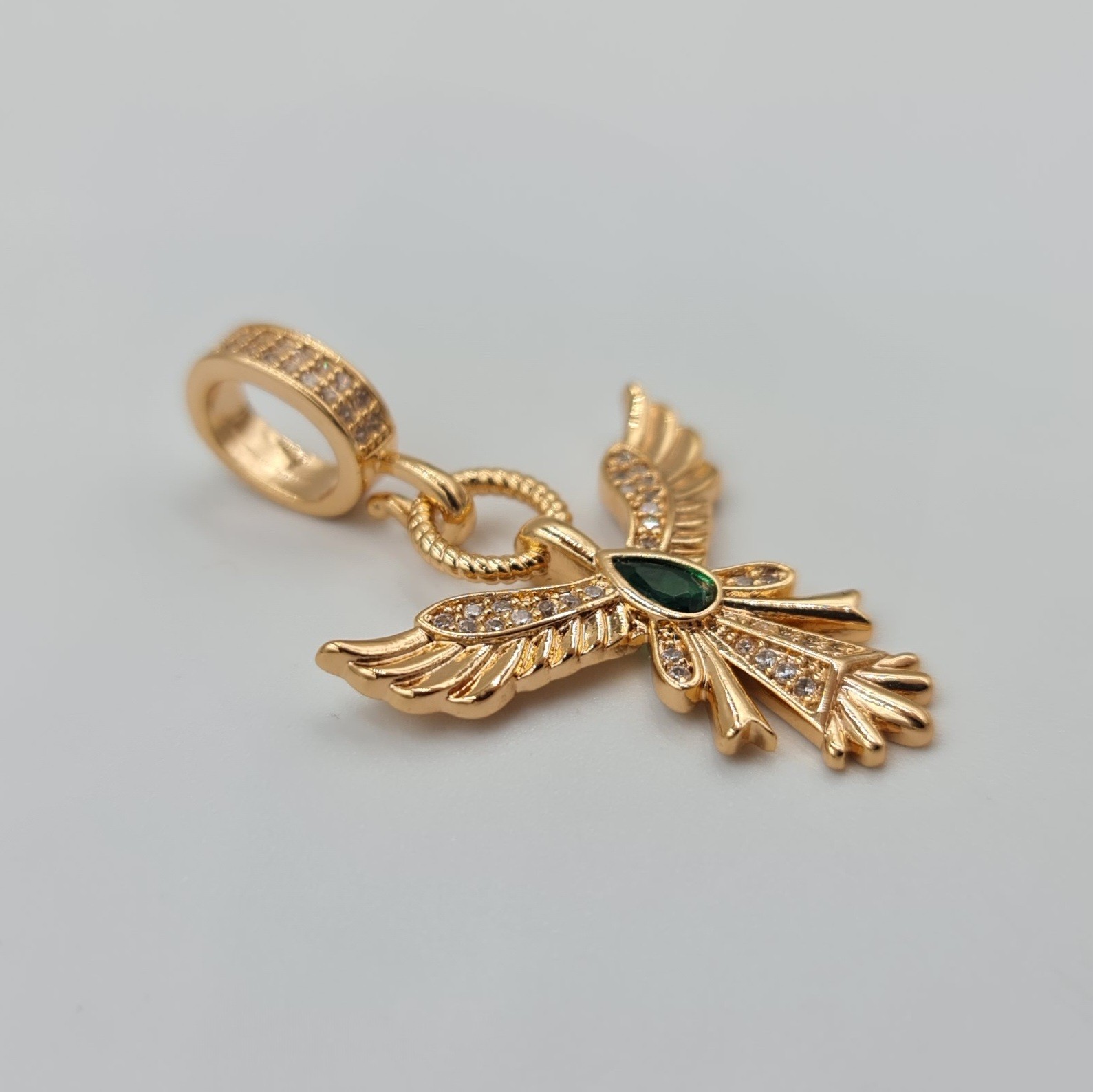 Anka Kuşu Figürlü Kolye Ucu – Rose Gold Xuping, Zirkon Taşlı, Yeşil Damla Taş Detaylı, 6 mm Halka (3,9 x 2,5 cm)