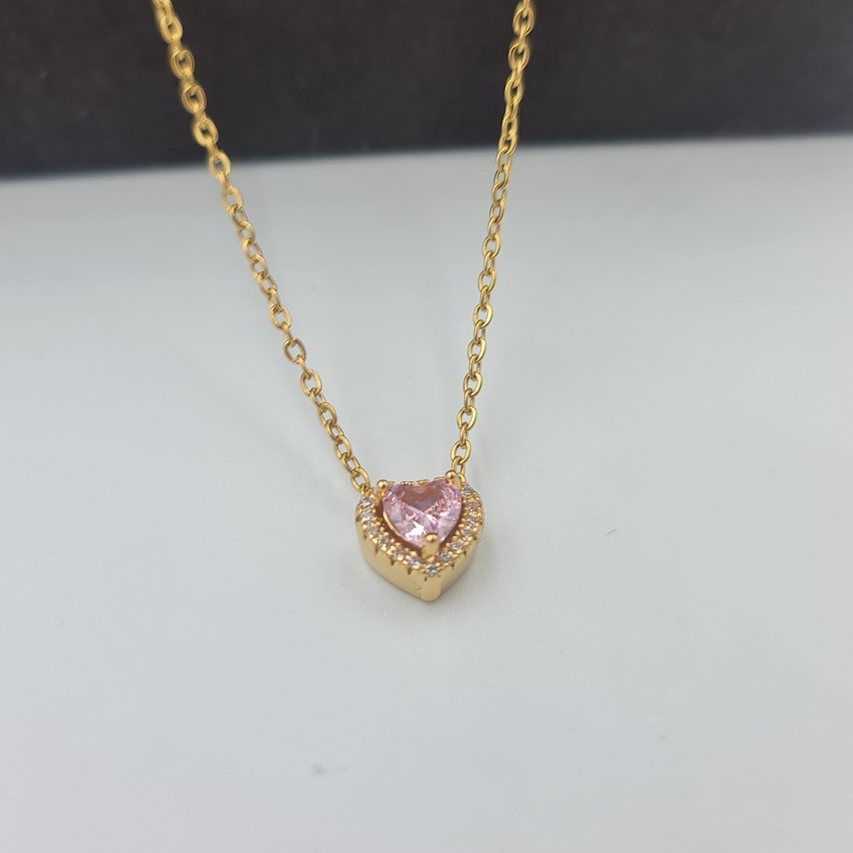 Gold Kalpli Pembe Zirkon Taşlı Ciddi İlişki Kolyesi