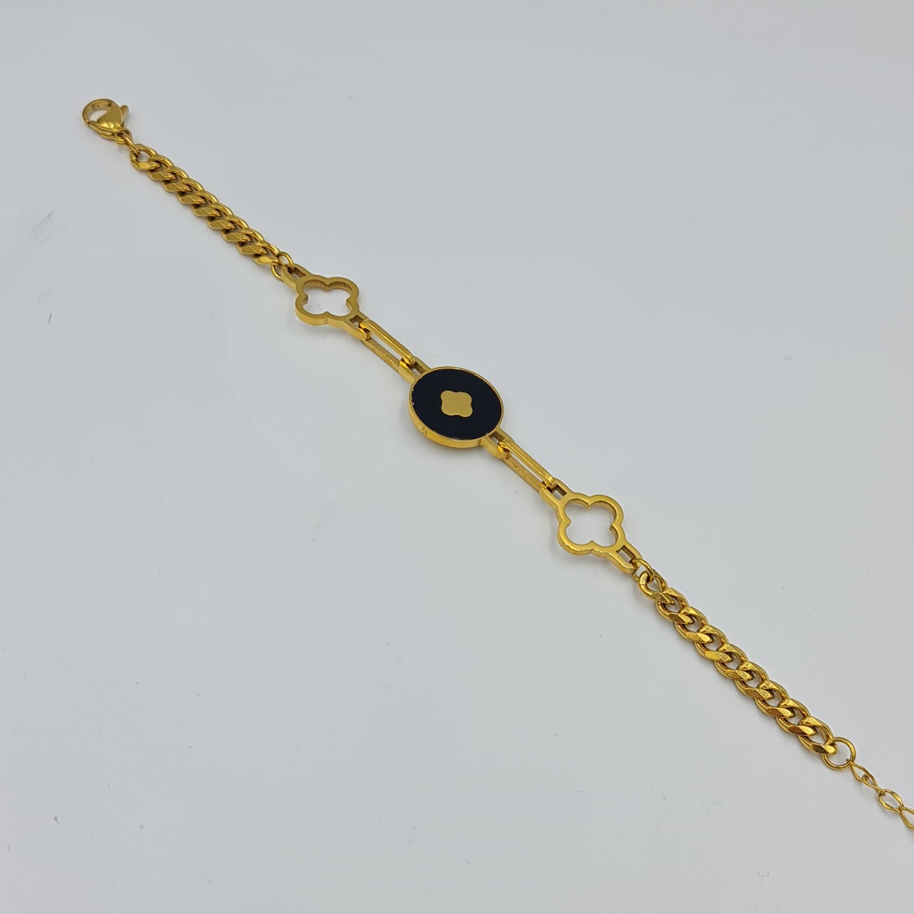 Gold Renk Siyah Detaylı Çelik Çiçek Bileklik – Ayarlanabilir, 17.5+4.5 cm