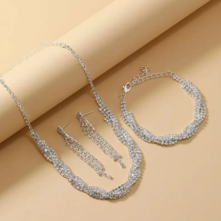 Zirkon Taşlı Dalgalı Tasarım Düğün & Davet Takı Seti (Kolye, Küpe, Bileklik)