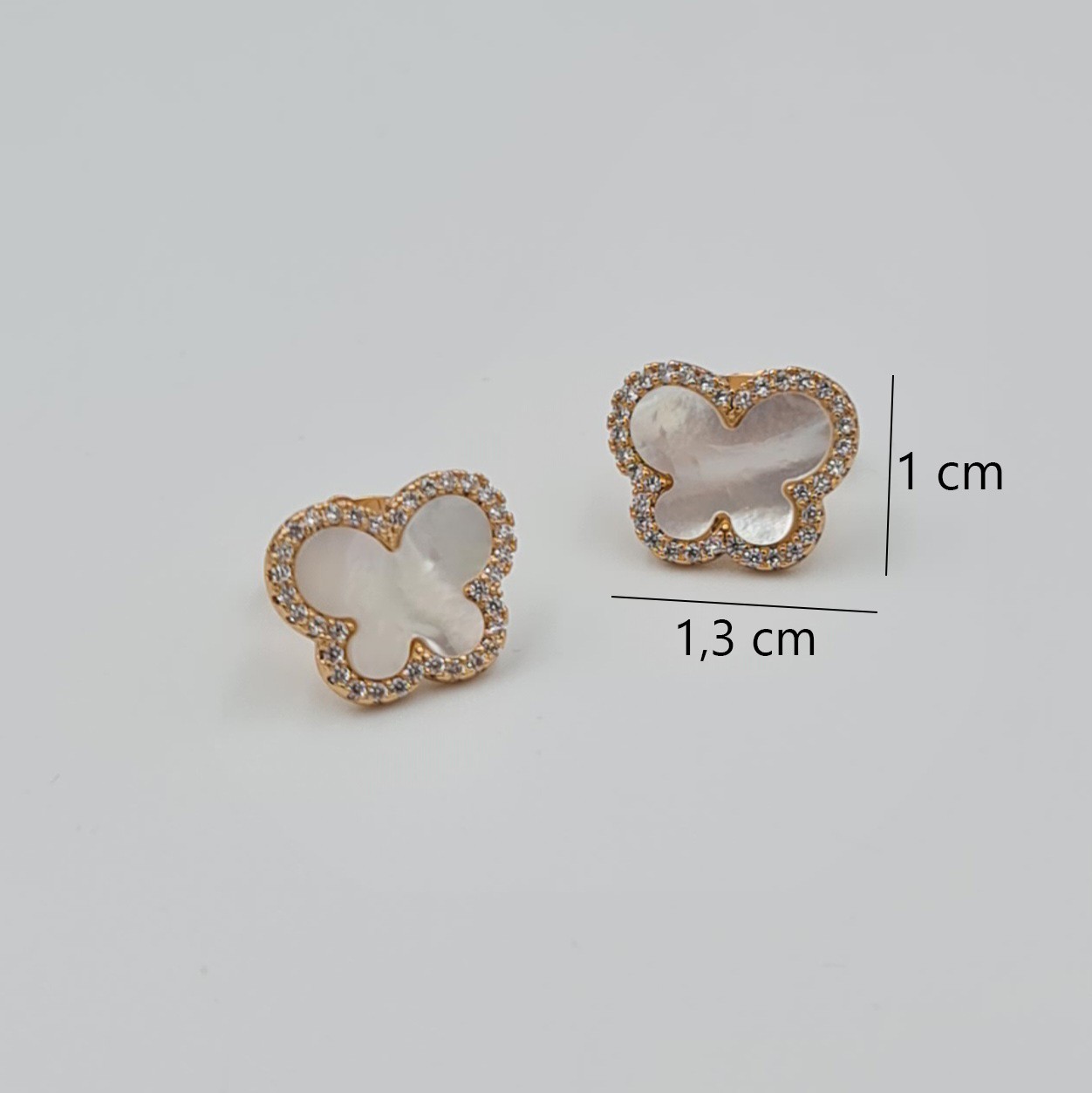 Rose Gold Sedef Görünümlü Zirkon Taş Süslemeli Kelebek Küpe – VIP Xuping, Pimli, Kararmaz (1,3 cm)
