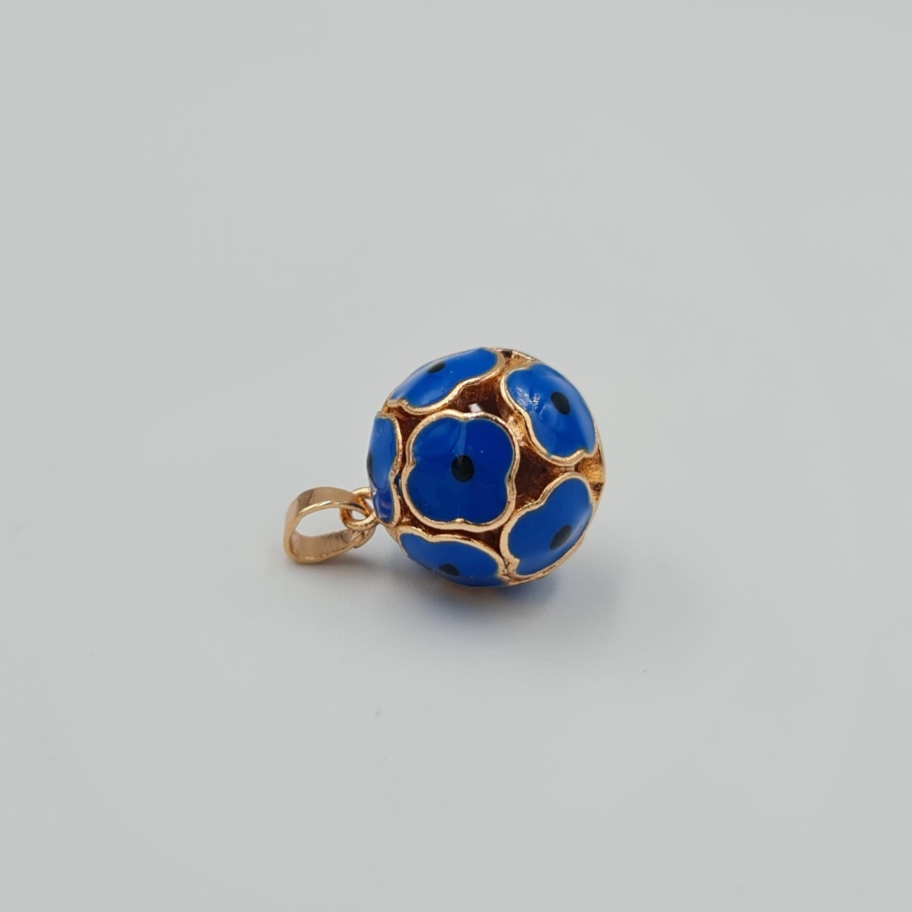 Mavi Çiçek Detaylı Kolye Ucu – Rose Renk Xuping, Mine Kaplama, Yuvarlak Model (2,1 x 1,4 cm)