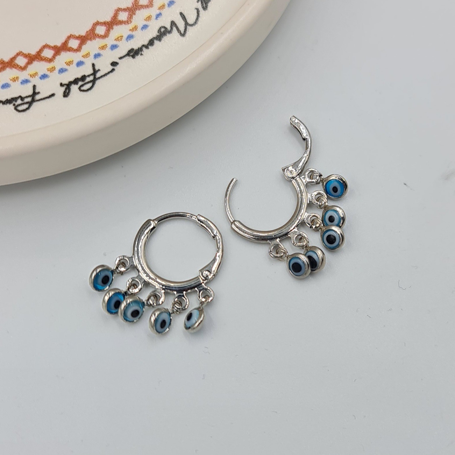 Gümüş Renk Shakira Model Sallantılı Nazar Boncuklu Halka Küpe – Xuping, Kararmaz, 2,5 cm