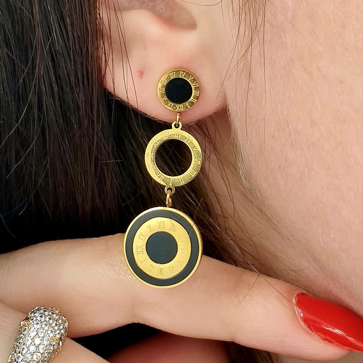 Roma Rakamlı Gold Detaylı Çelik Küpe – 4 cm, Zarif Modern Tasarım