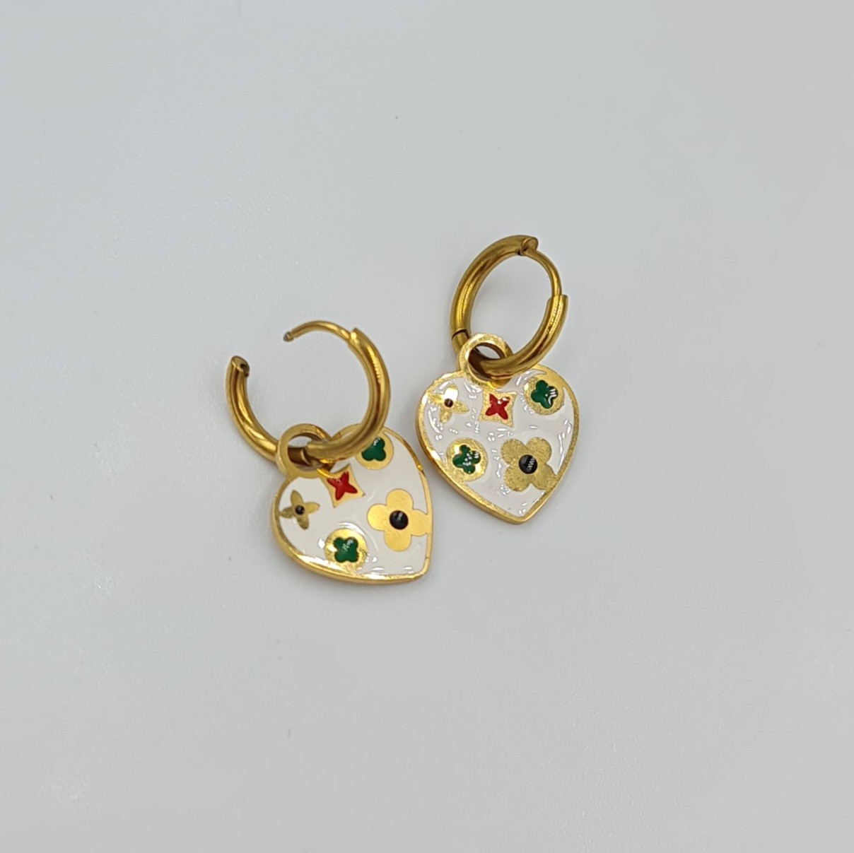 Renkli Mineli Kalp Figürlü Gold Halka Küpe – Çelik, 2.9 cm, Kararmaz, Sallantılı