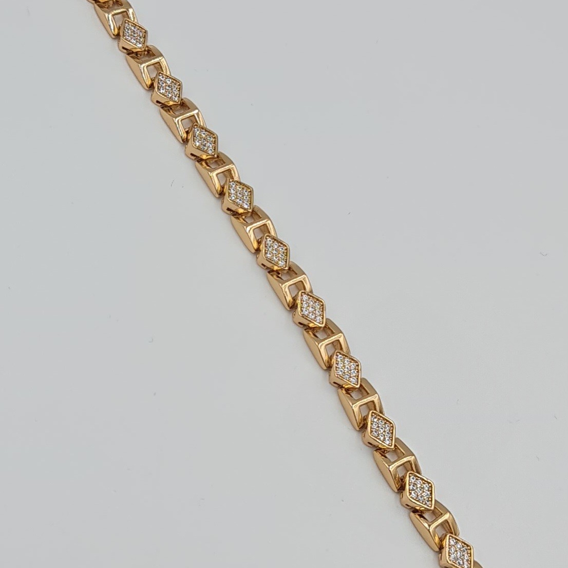VIP Xuping 18K Kaplama Rose Taş Detaylı Klipsli Bileklik – Kararmaz, Uzatma Klipsli 17+2 cm (5 mm)
