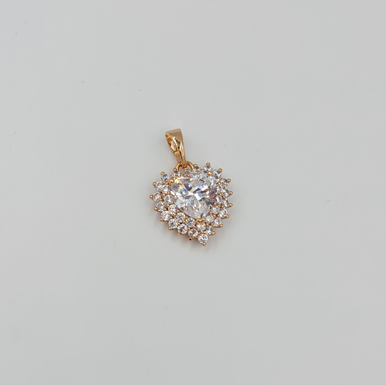 Kalp Şekilli Taşlı Kolye Ucu – Rose Xuping, Işıltılı Zirkon Taşlı (2,1 x 1,5 cm)