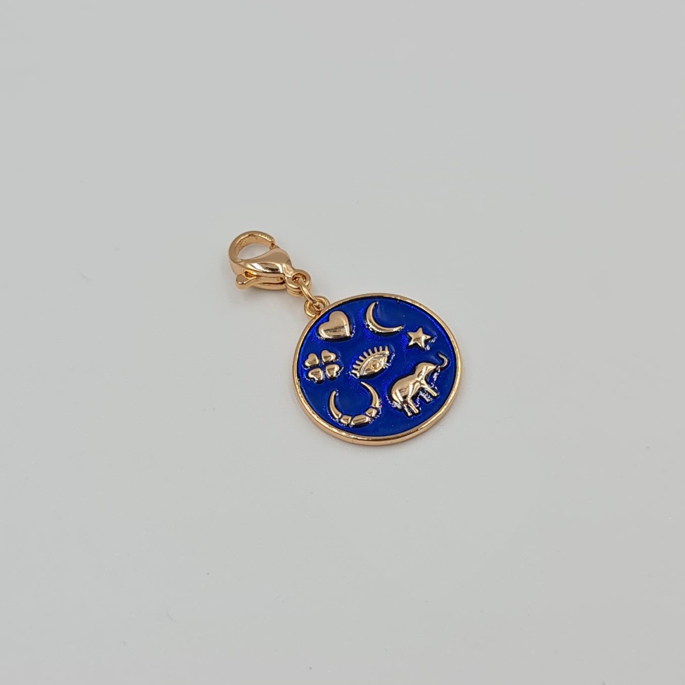 Şans Sembollü Charm Kolye Ucu – Rose Xuping, Lacivert Mineli, Çok Amaçlı Kullanım (3 x 1,7 cm)