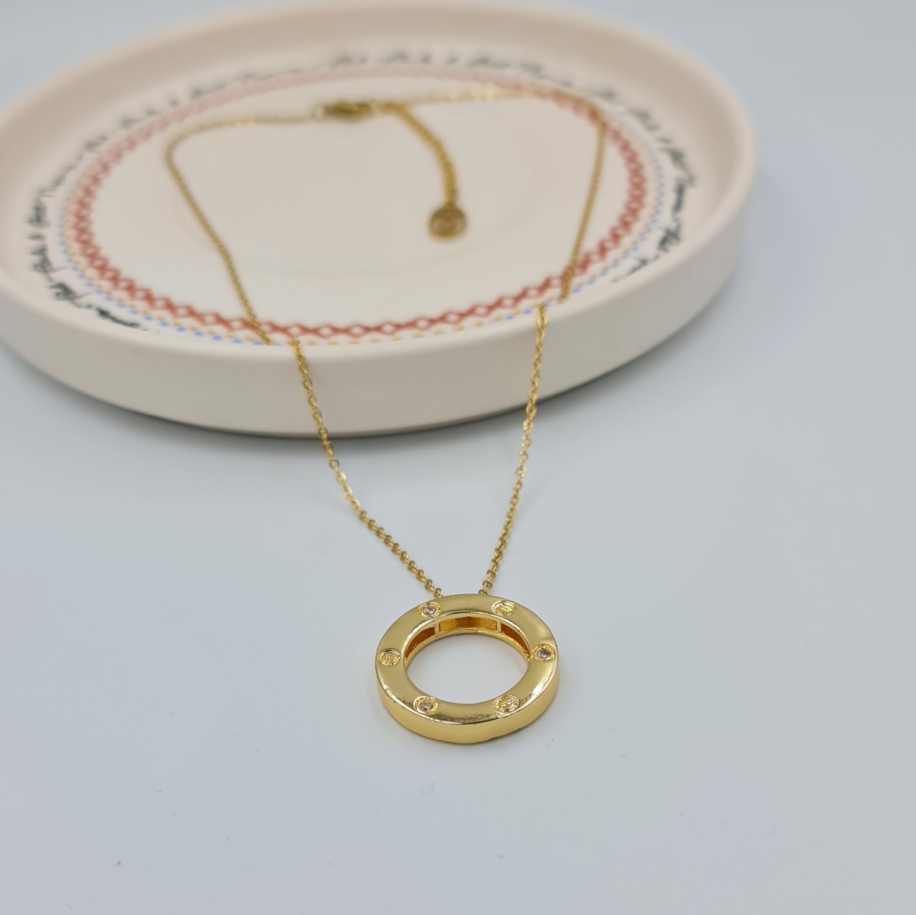 Gold Renk Çift Taraflı Kullanım Zirkon Taş Detaylı Çelik Kolye – LOVE Yazılı, 40+5 cm