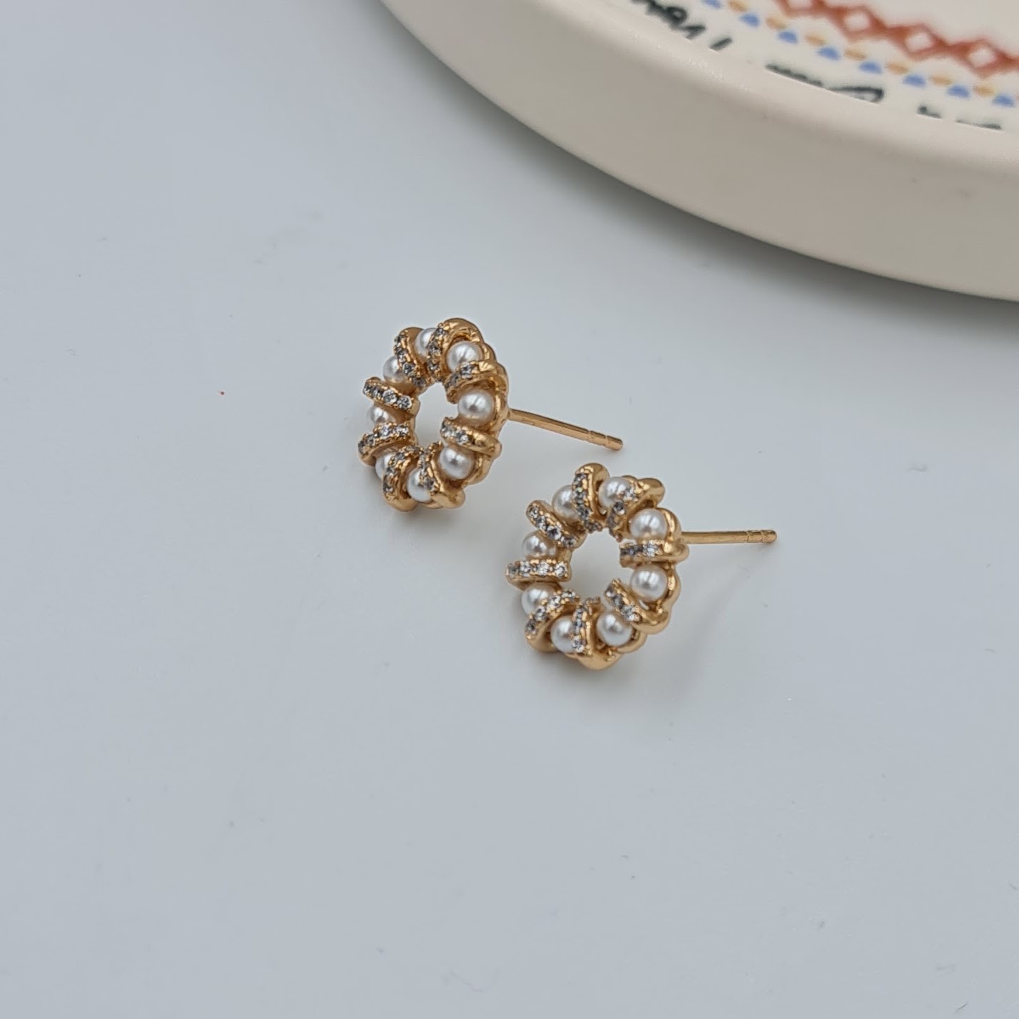 İnci ve Zirkon Taşlı Dairesel Kadın Küpe – Rose Gold, Xuping, Kararmaz, Suya Dayanıklı, 1.3 cm