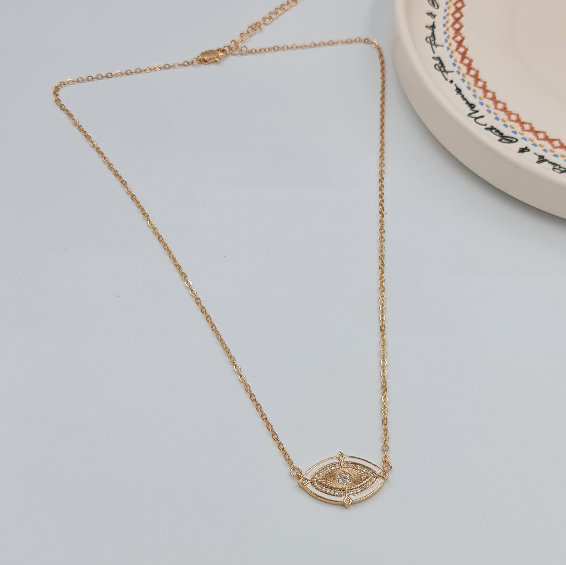 Beyaz Mineli Zirkon Taşlı Göz Detaylı Kolye – Rose Xuping, Kararmaz, Ayarlanabilir Zincir (42 + 5,5 cm)