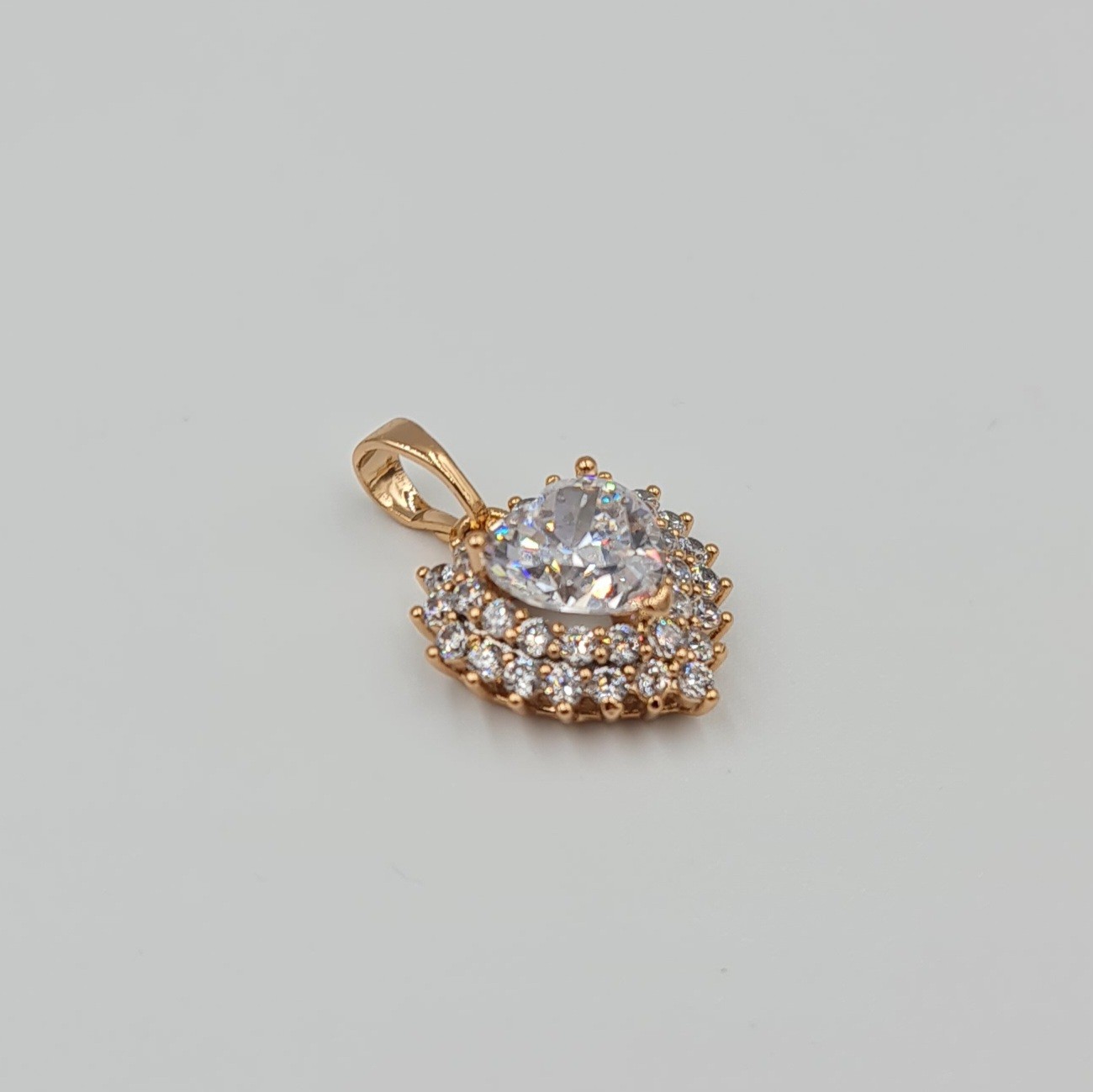 Kalp Şekilli Taşlı Kolye Ucu – Rose Xuping, Işıltılı Zirkon Taşlı (2,1 x 1,5 cm)