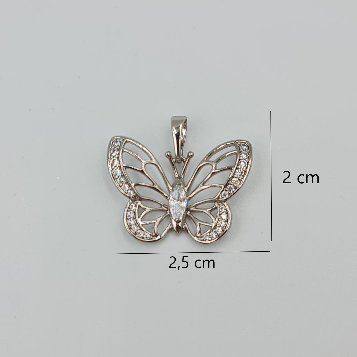 Zirkon Taşlı Kelebek Kolye Ucu – Gümüş Renk Xuping, Işıltılı Zarif Model, Kararmaz (2 x 2,5 cm)
