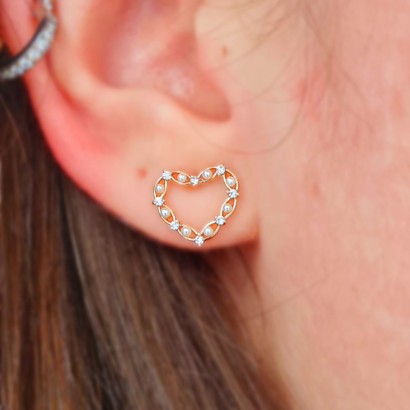 İnci ve Zirkon Taş Detaylı Kalp Küpe – Rose Gold, Xuping, Kararmaz, Suya Dayanıklı, 1 cm