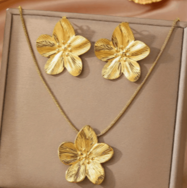 Kadın Gold Çiçek Formlu Takı Seti – Paslanmaz Çelik Kolye ve Küpe