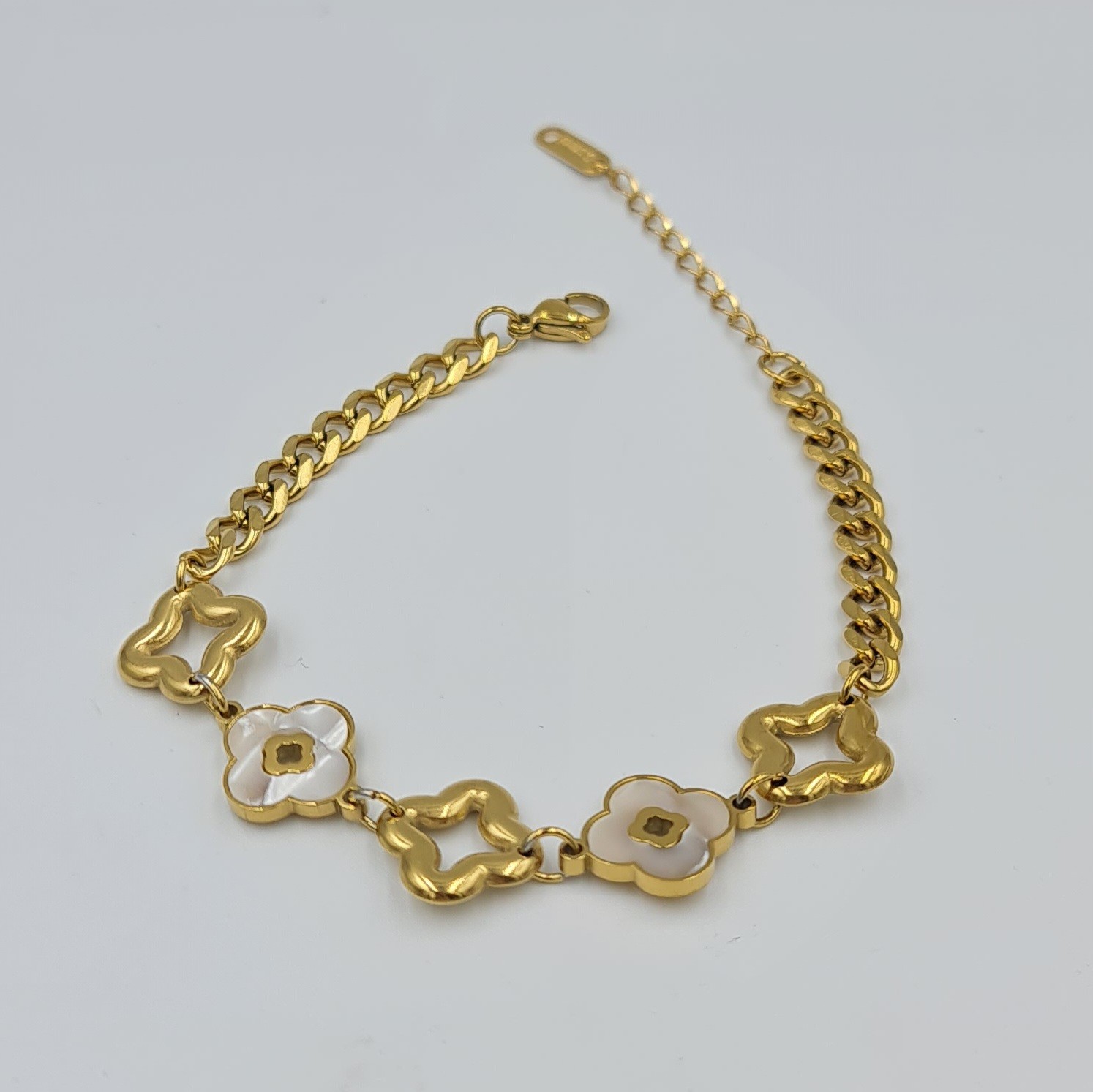 Gold Renk Çelik Çiçek Motifli Bileklik – Ayarlanabilir, 18+4,5 cm