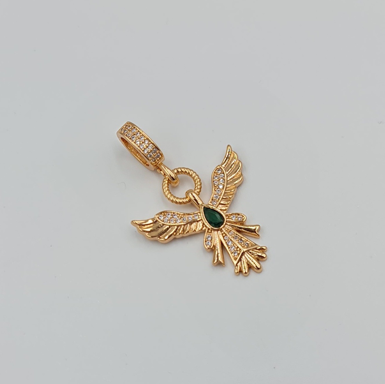 Anka Kuşu Figürlü Kolye Ucu – Rose Gold Xuping, Zirkon Taşlı, Yeşil Damla Taş Detaylı, 6 mm Halka (3,9 x 2,5 cm)