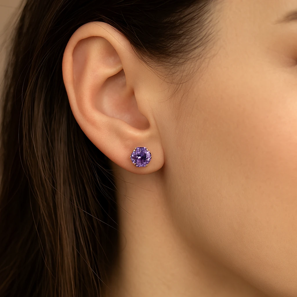 Mor Zirkon Taşlı Minimalist Çivi Küpe – 0.7 cm