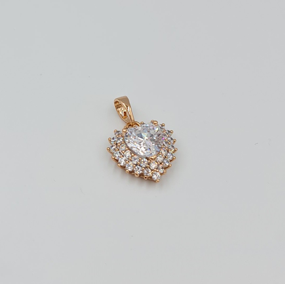 Kalp Şekilli Taşlı Kolye Ucu – Rose Xuping, Işıltılı Zirkon Taşlı (2,1 x 1,5 cm)