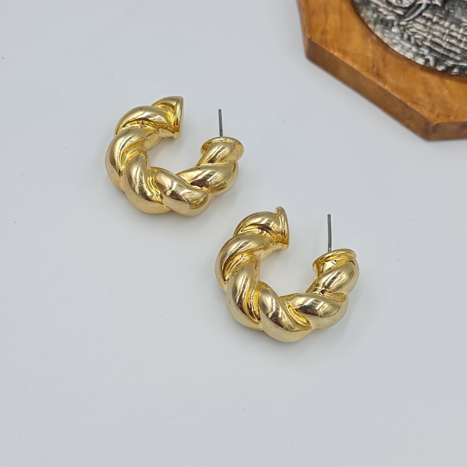 VIP Gold Sarmal Model Kalın Halka Küpe – Suya Dayanıklı