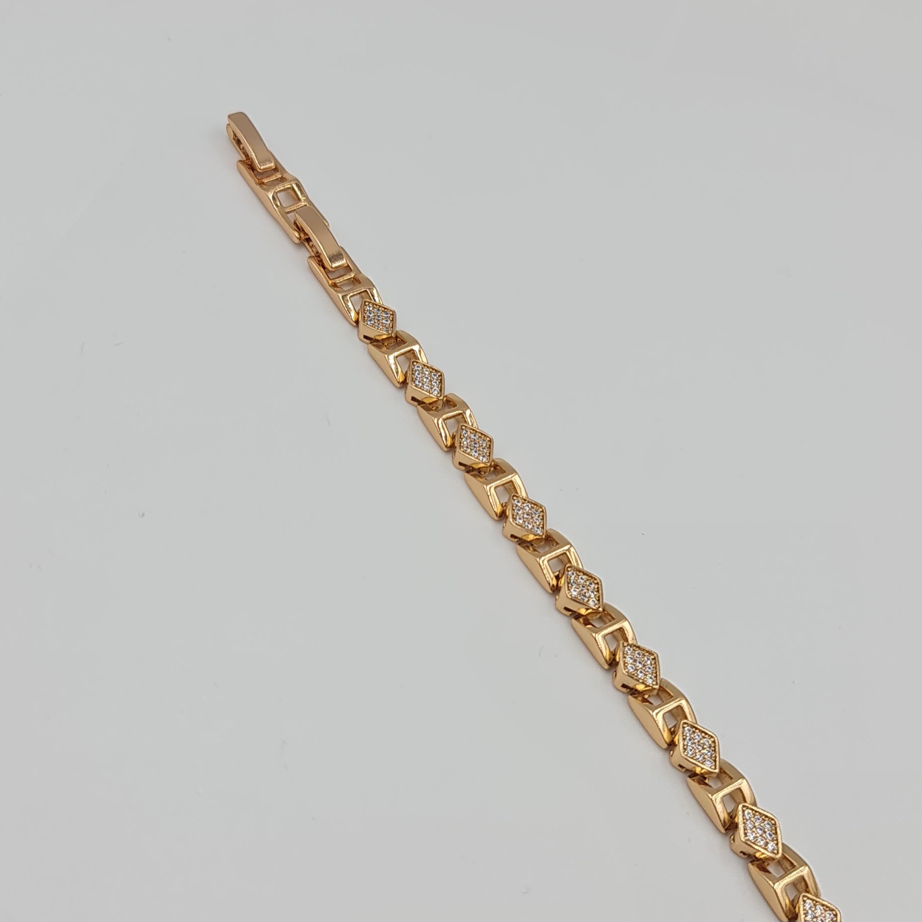 VIP Xuping 18K Kaplama Rose Taş Detaylı Klipsli Bileklik – Kararmaz, Uzatma Klipsli 17+2 cm (5 mm)