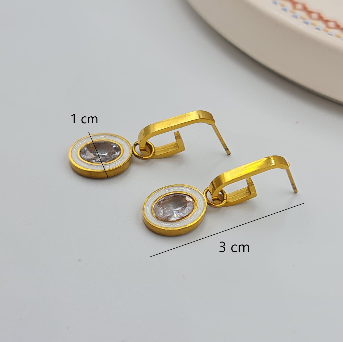 Zirkon Taş Detaylı Altın Renk Sallantılı Halka Küpe – Çelik, 3 cm, Kararmaz, Şık Model