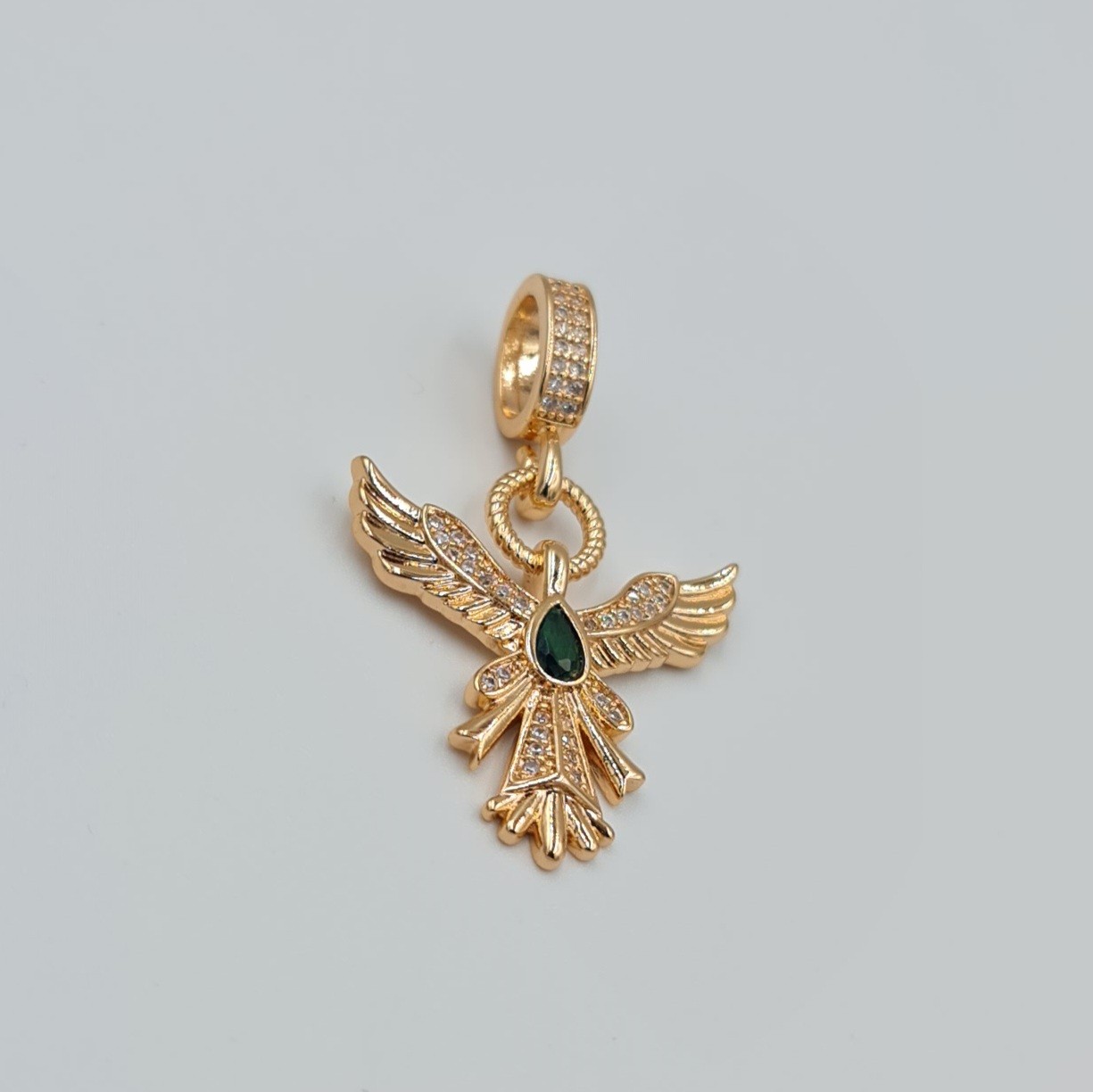 Anka Kuşu Figürlü Kolye Ucu – Rose Gold Xuping, Zirkon Taşlı, Yeşil Damla Taş Detaylı, 6 mm Halka (3,9 x 2,5 cm)